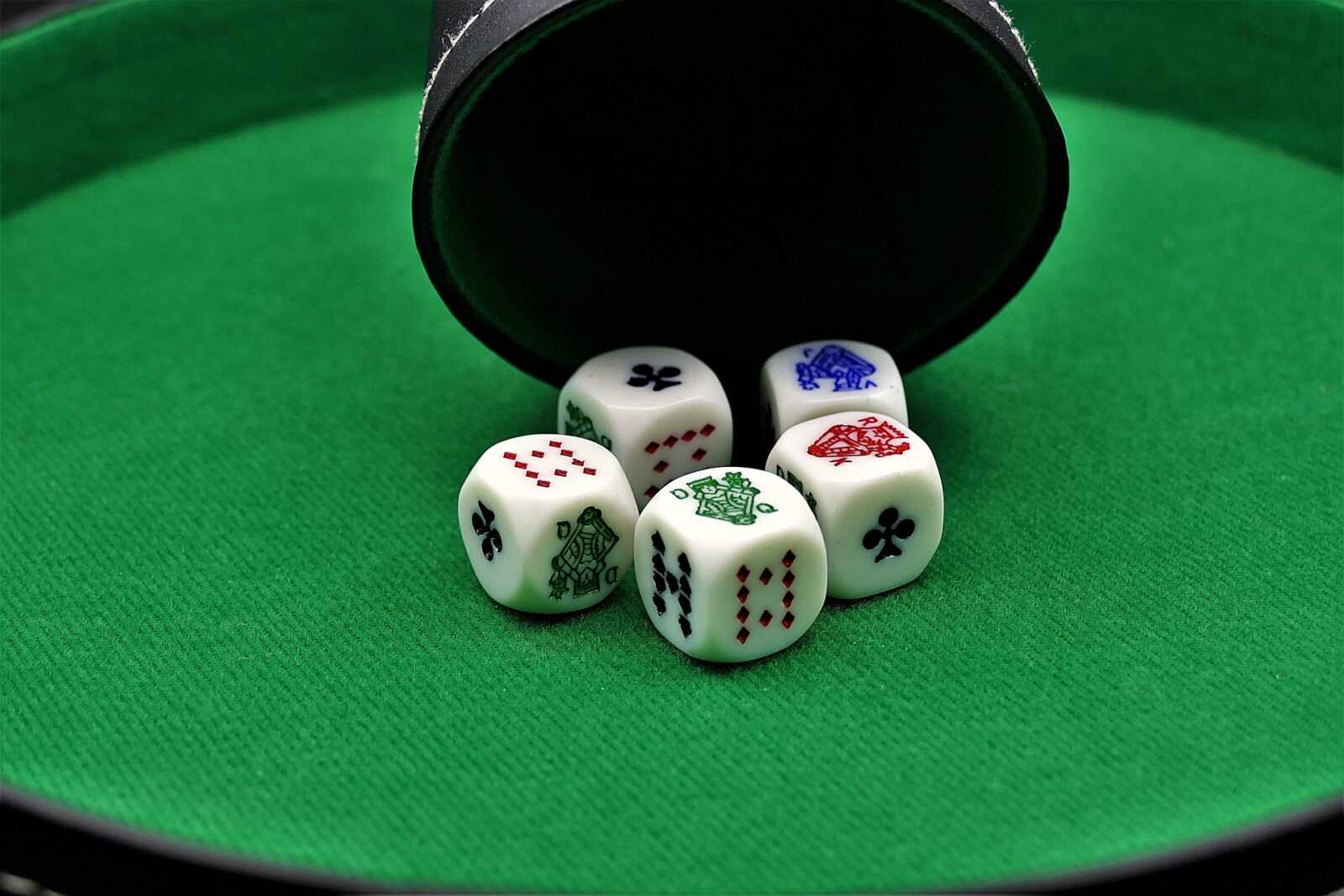 poker-dice-3891482_1920